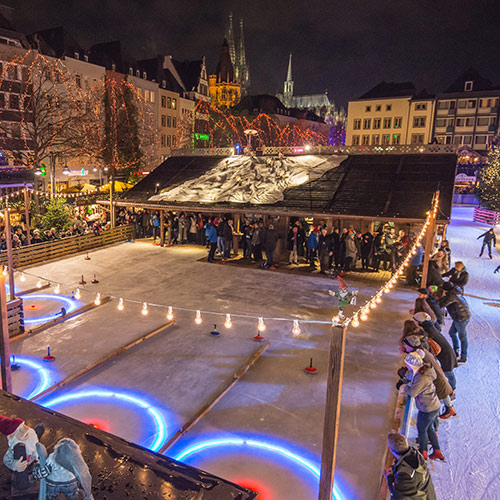 Eisstockbahnen auf dem Heumarkt - Wintersport im Herzen Kölns
